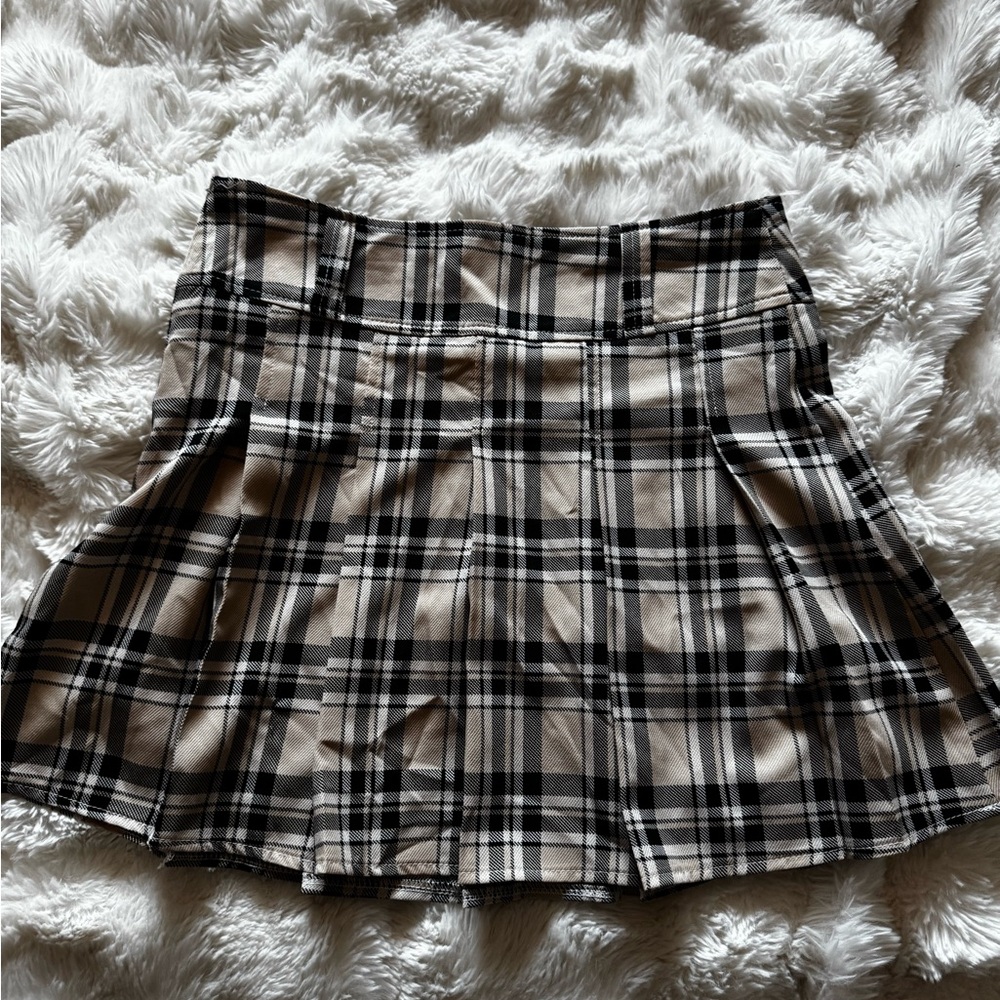 SHEIN Black and Tan Mini Skater Skirt Pleated Casual